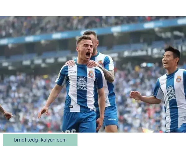 泰国队高压逼抢表现稳健，状态持续提升引发关注