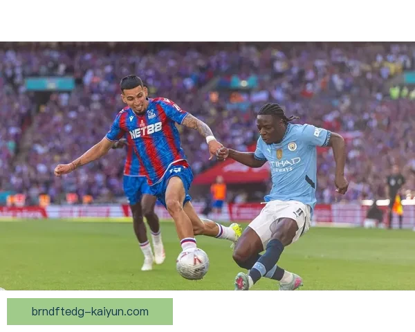 阿什利扬边路突破状态回暖 展现出比赛中的竞争力增强 阿什利扬边路突破状态回暖 展现出比赛中的竞争力增强